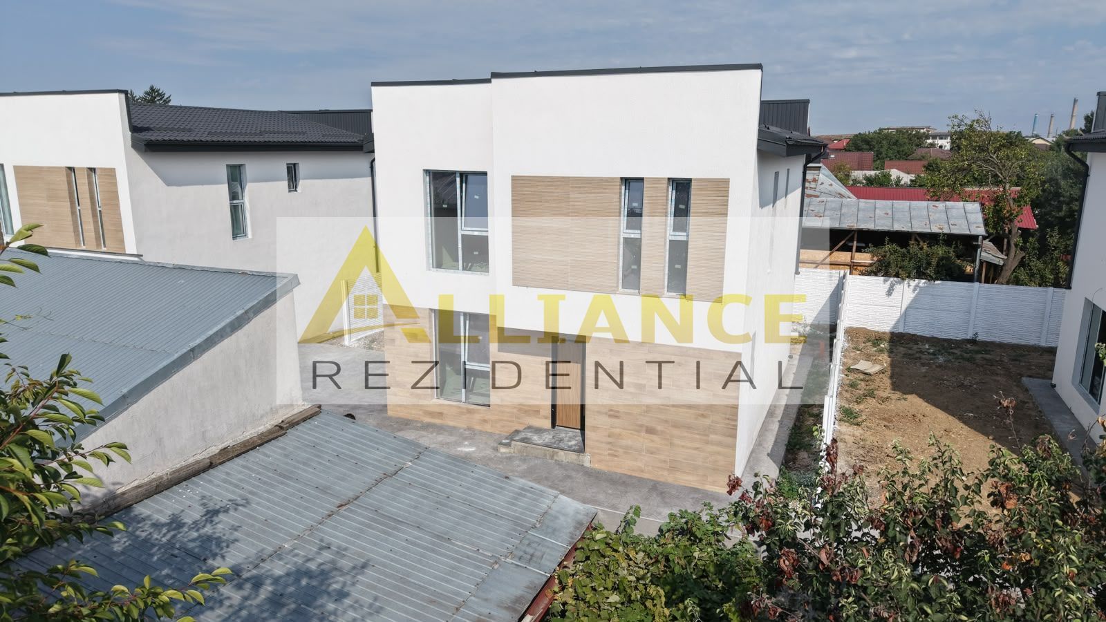 VILA DE VANZARE –  VILA INDIVIDUALA DEOSEBITA PE STRADA MIRASLAU - Poză 1