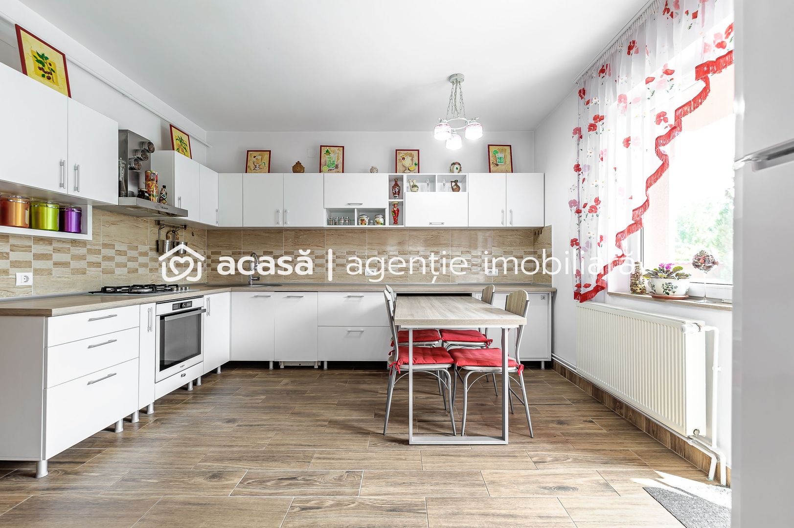 Casă generoasă cu două apartamente în Bujac - Poză 3