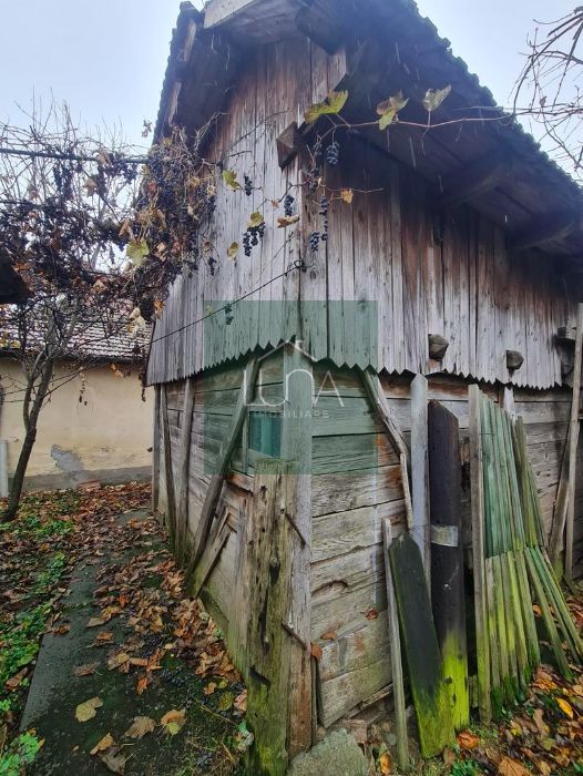 Casă cu teren de 1.000 m² – utilități complete, ideală pentru renovare - Poză 7