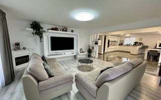 Casă Spațioasă de Vânzare în Ghimbav | Două Apartamente | Teren 579 mp - Poză 1