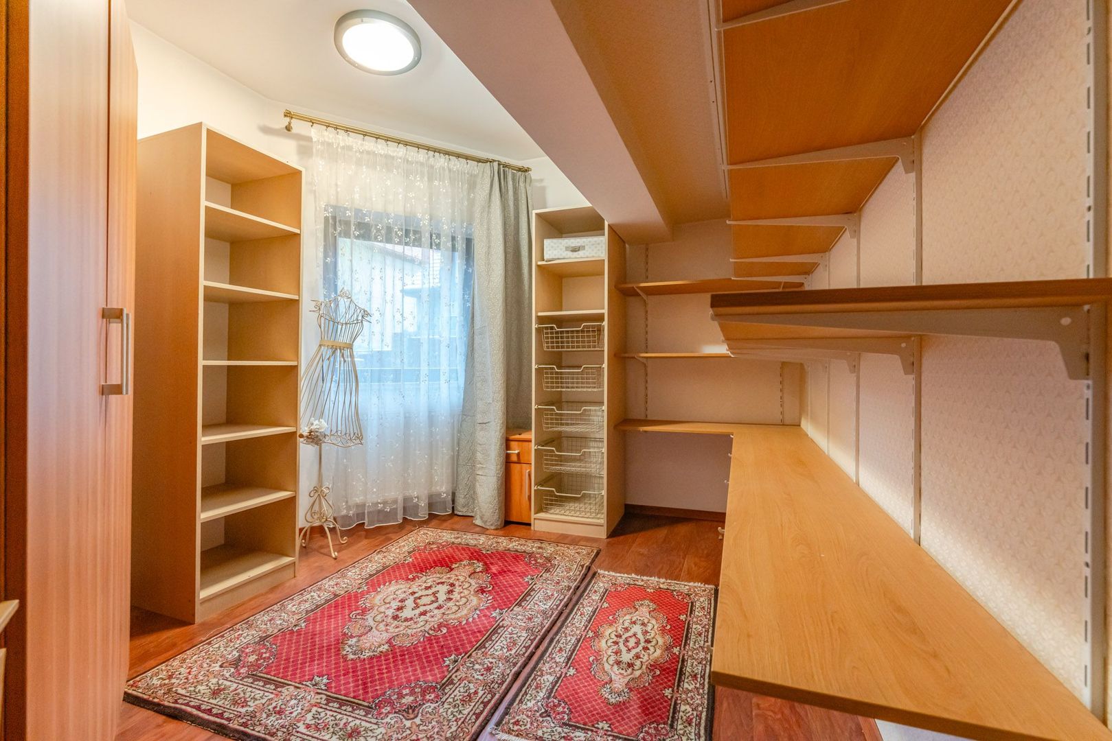 Casă individuală cu 7 camere lângă AFI Mall, ideală pentru birouri sau locuință - Poză 26