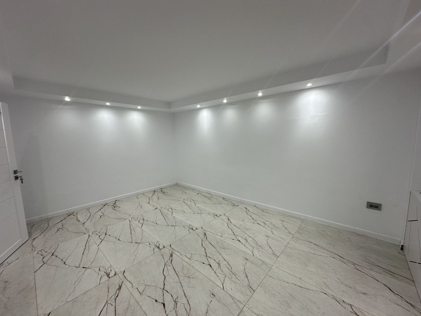 VIla S+P+1+M | Teren de 1000mp | Lift Interior | Finisata Complet - Poză 23