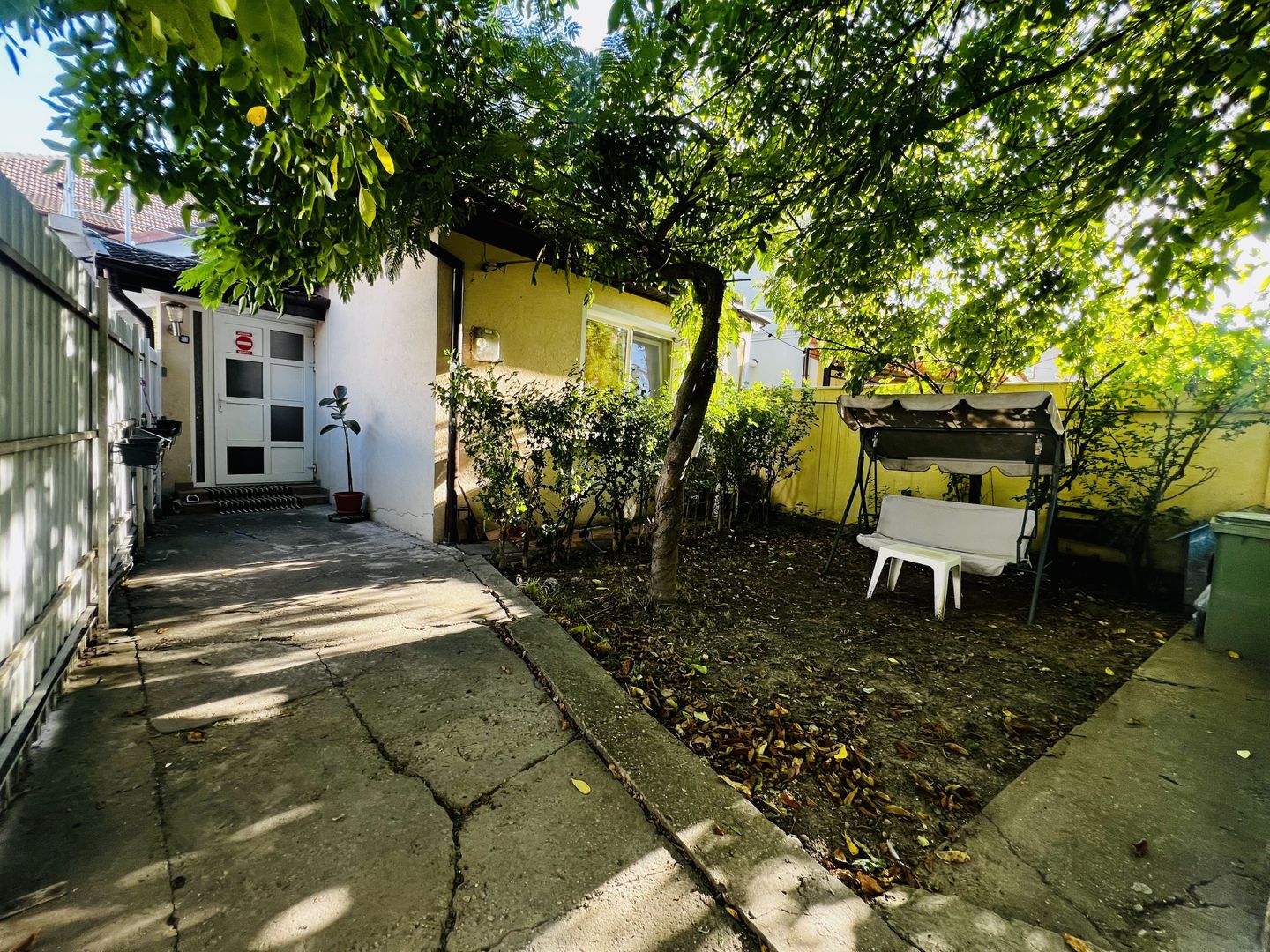 Casa cu 2 camere si curte - zona Mehala COMISION 0 % - Poză 1