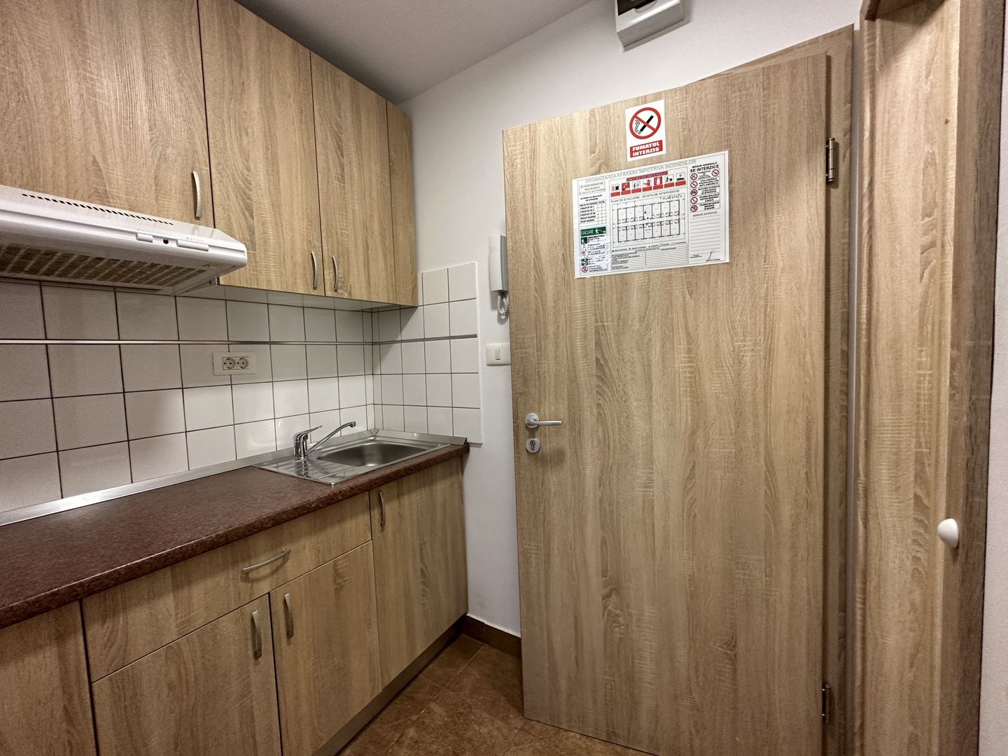 Garsoniera complet mobilata si utilata - Poză 10