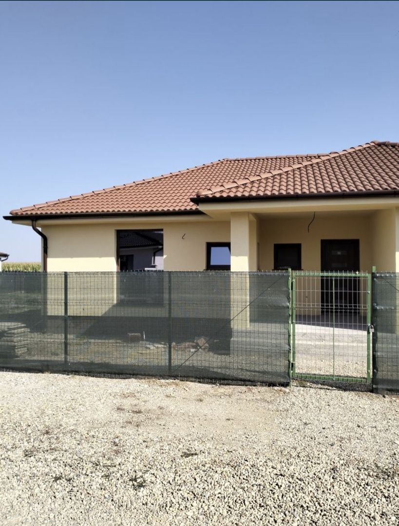 Casa de vanzare Lazuri - Poză 1