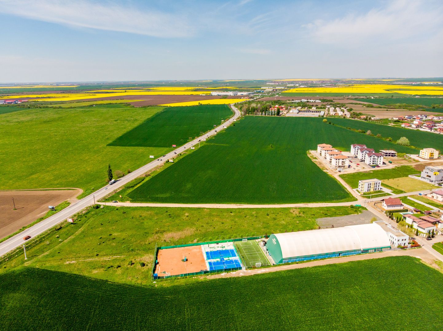 Teren de 10.000 mp amplasare avantajoasă - Poză 4