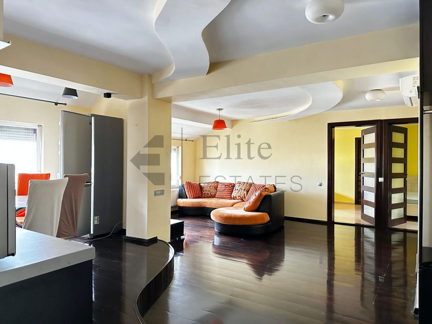 Apartament de vanzare cu 4 camere in zona Decebal - Poză 1