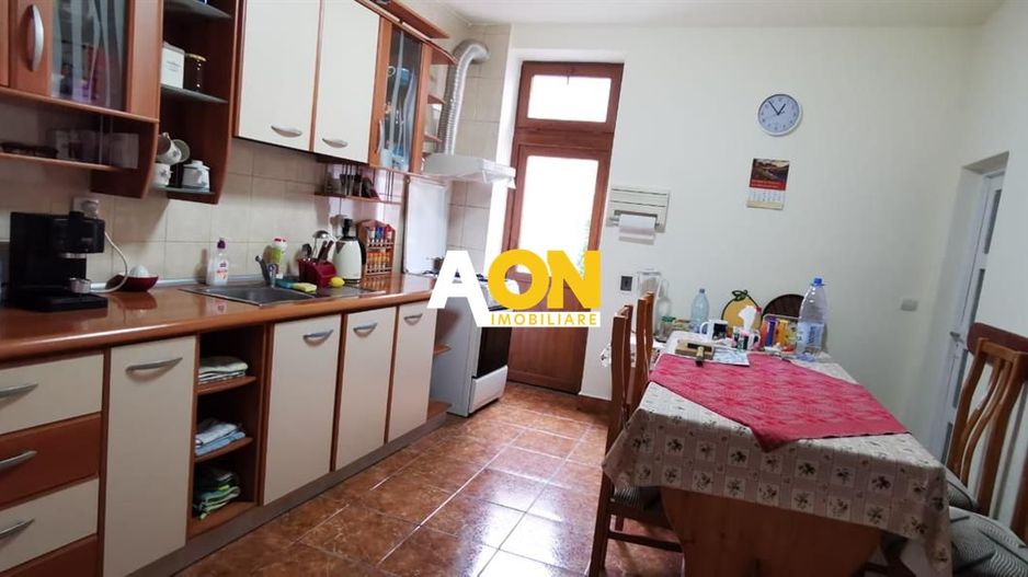 Casa in Centru zona linistita - Poză 2