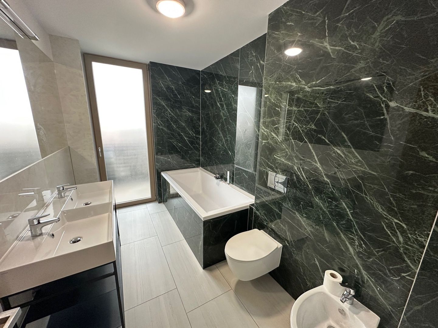 Apartament bloc nou 4 camere - parcare subterana - Poză 14