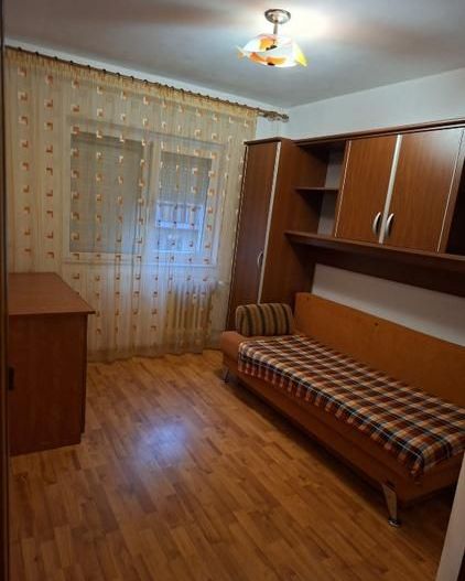 Apartament  4 camere decomandat- Craiovita Noua, zona Scoala 34 - Poză 2