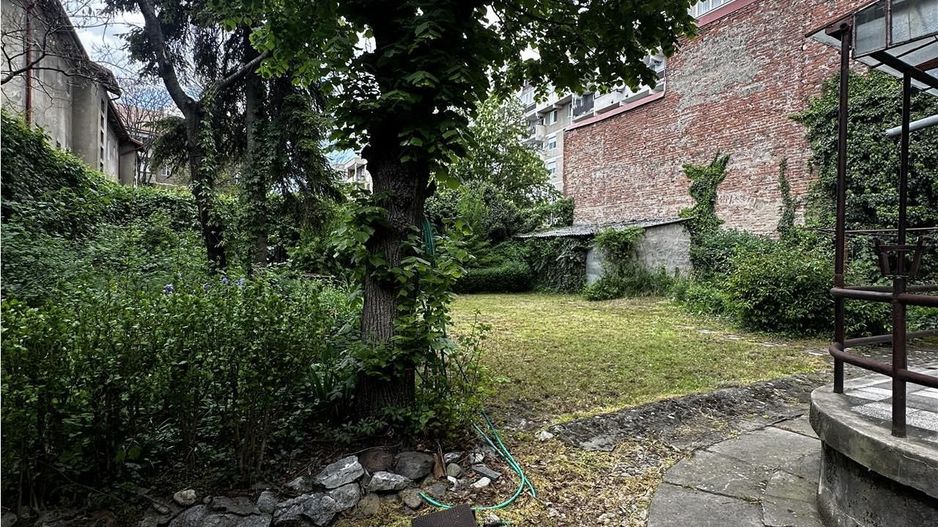 Casa Ultracentral dublu front acces auto - Poză 5