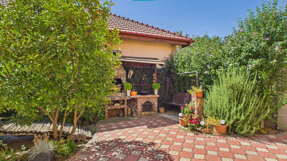 Casă și clădire de apartamente la Orțișoara - Poză 47