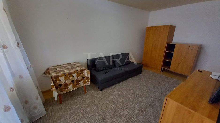 Garsonieră cu balcon, etaj intermediar. - Poză 1