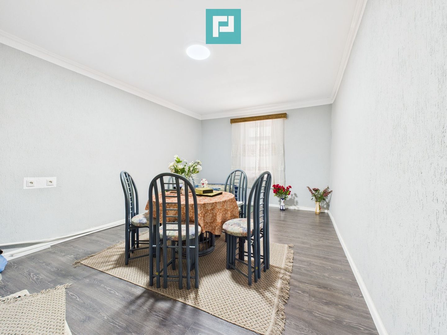 Casă cu 6 camere în Sânicolau Mare Timiș - Poză 8