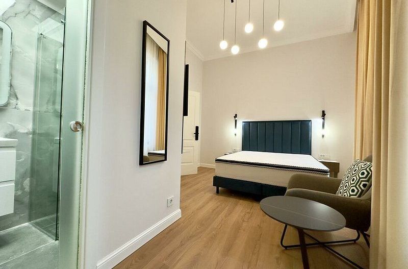 Magheru: 5 camere cu băi proprii – business regim hotelier care deja produce. - Poză 4