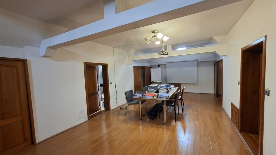 Spatiu birouri casa individuala curte proprie 9 birouri Selimbar - Poză 12