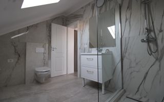 Curte, 4 apartamente, 8 camere, perfectă pt activități educaționale-Dumbravita - Poză 27