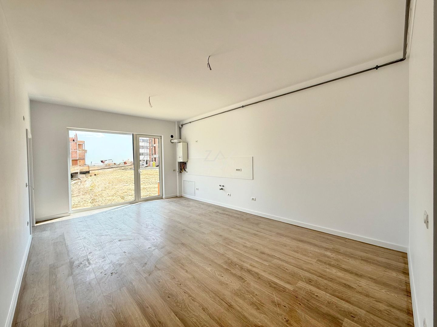Comision 0. Gradina proprie 25 mp. Dressing. Loc de parcare. - Poză 1