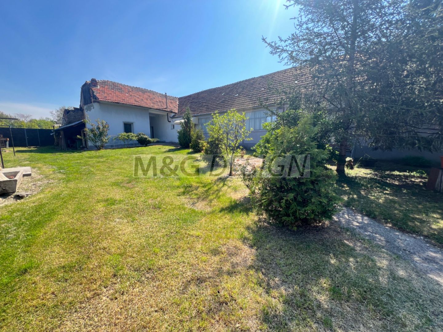 Casa 4 camere 2800mp teren - Poză 1