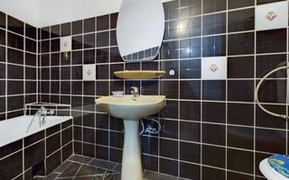 Apartament de 2 camere pe strada Episcopiei - Poză 4