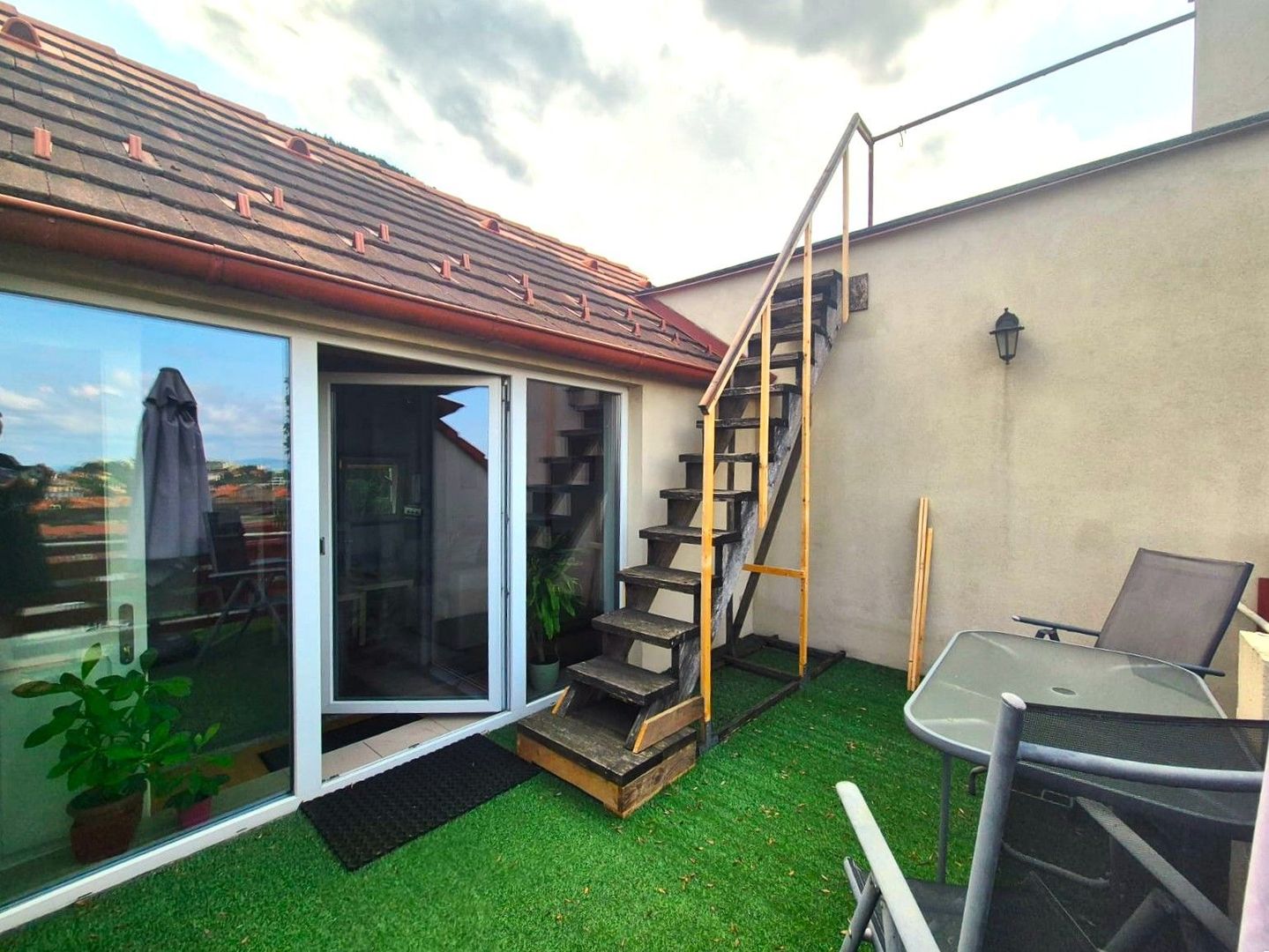 Apartament in casă, într-o zonă exclusivistă, priveliște deosebită. - Poză 8