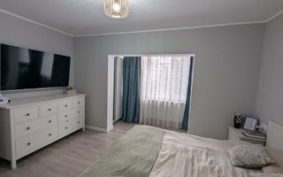 3 camere decomandat etaj 1 zona Dambovita - Poză 6