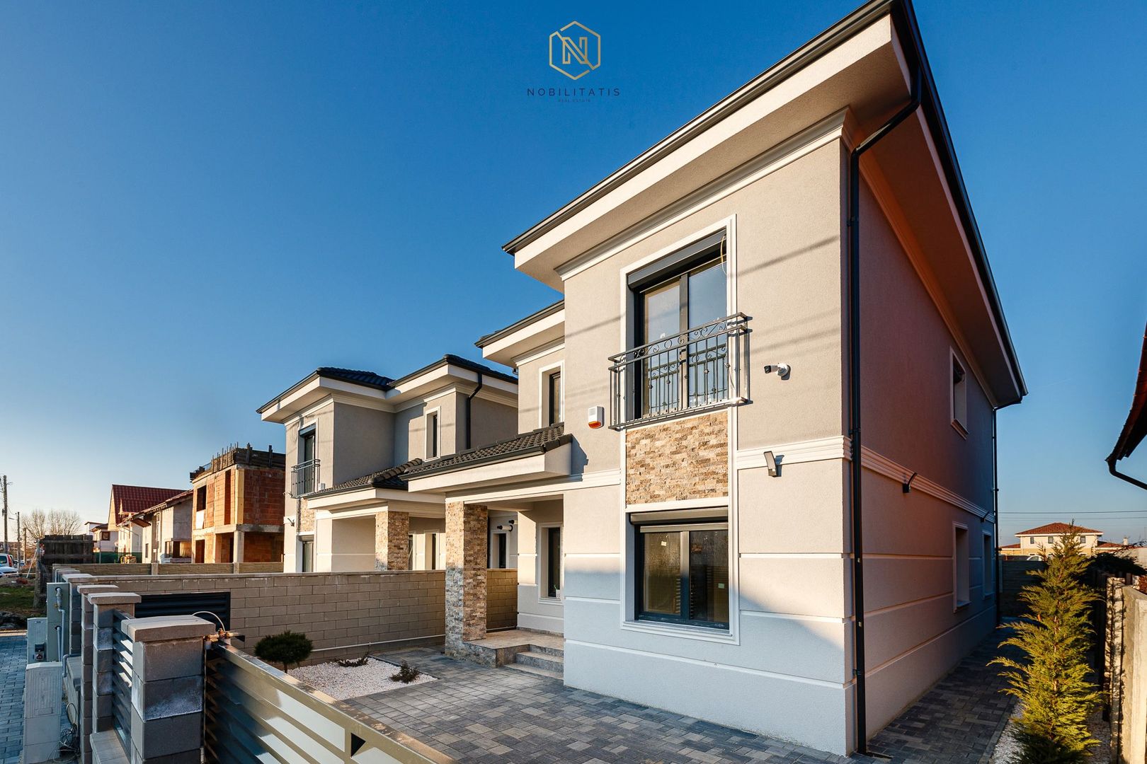 Duplex nou deosebit - despartit prin camera tehnica | Curte amenajata - Poză 2