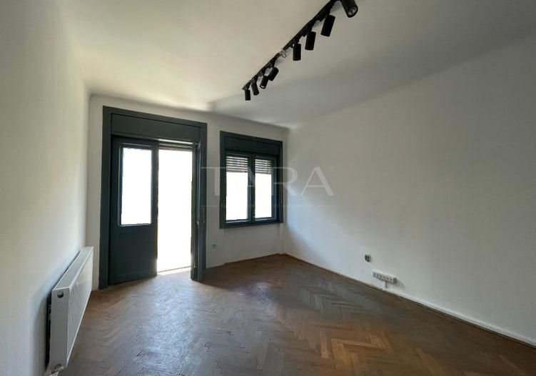 Apartament cu farmec istoric, în zona Piața Unirii. - Poză 2