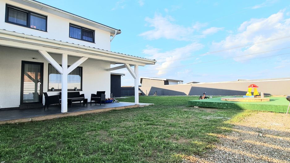 Casa 4 camere cu garaj mobilata si utilata cartier Izvor Tarlungeni - Poză 6