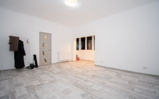 Apartament 2 camere cu 2 bai, pe 2 niveluri in vila renovata - Central - Poză 2