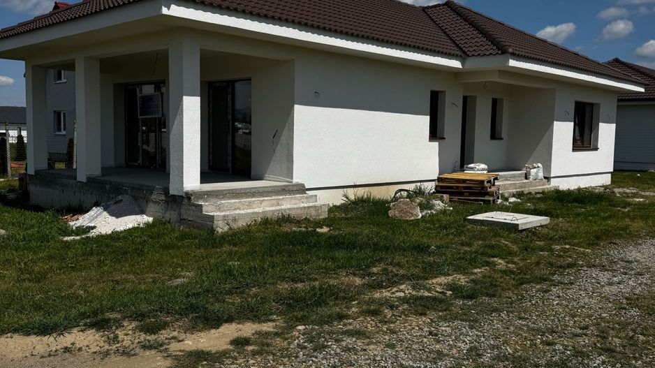 Casa in proces de finisaj de vânzare in Sebeș - Poză 1
