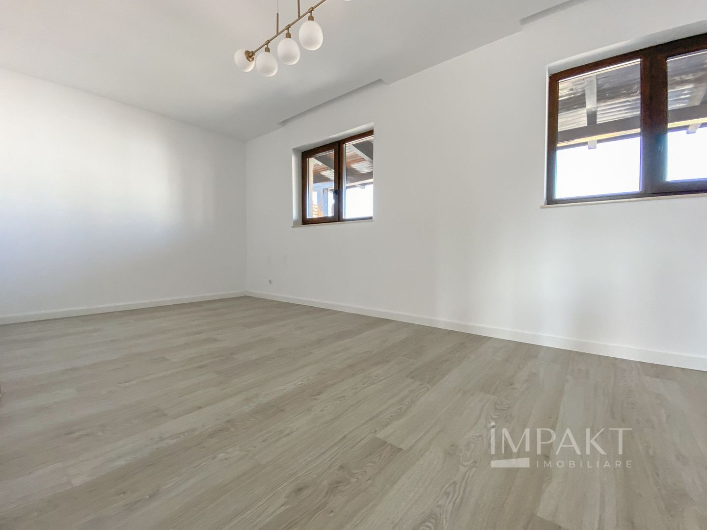 Va propunem spre inchiriere un spatiu pentru birou in Gheorgheni. - Poză 8