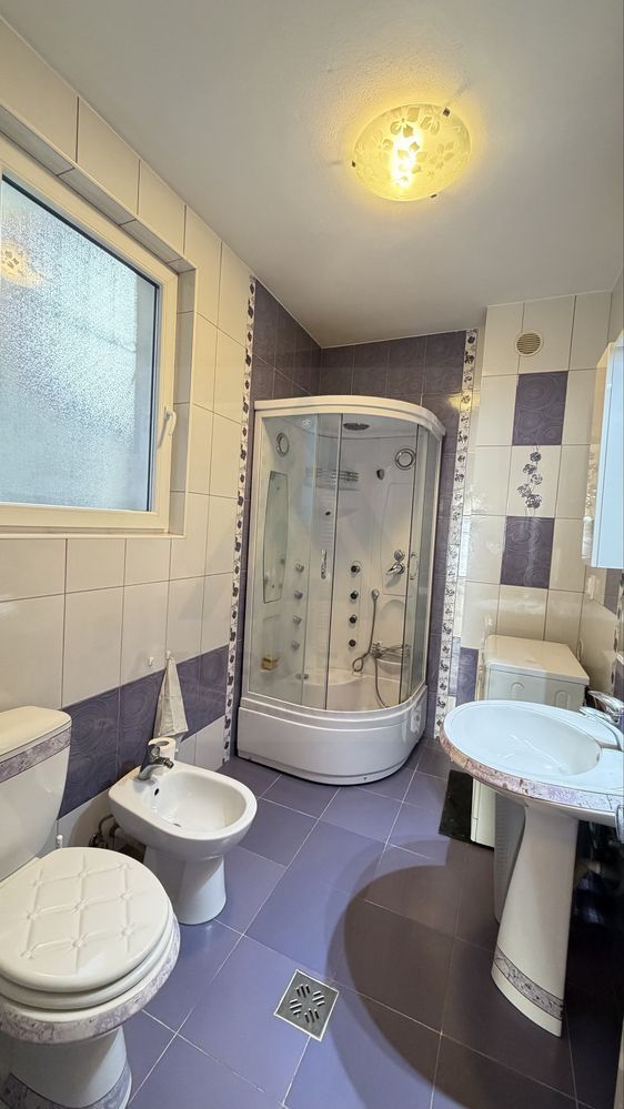 Apartament modern 3 camere cu balcoan terasa și curte comuna in Strand - Poză 6