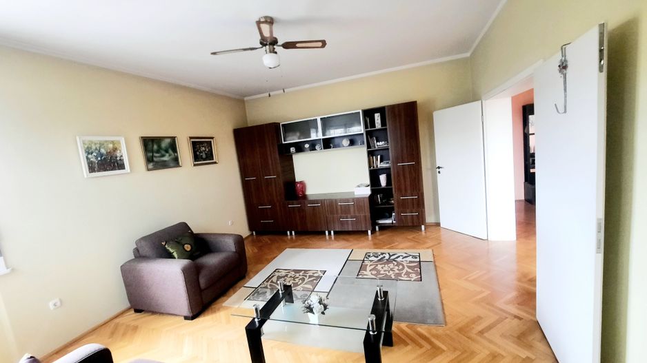 Apartament frumos si renovat cu garaj - zona Medicina - Poză 12