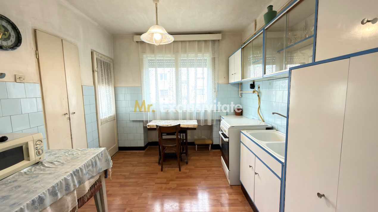 Apartament 3 camere MV1 Str. Gladiolei 6 Etaj III - Carei - - Poză 3
