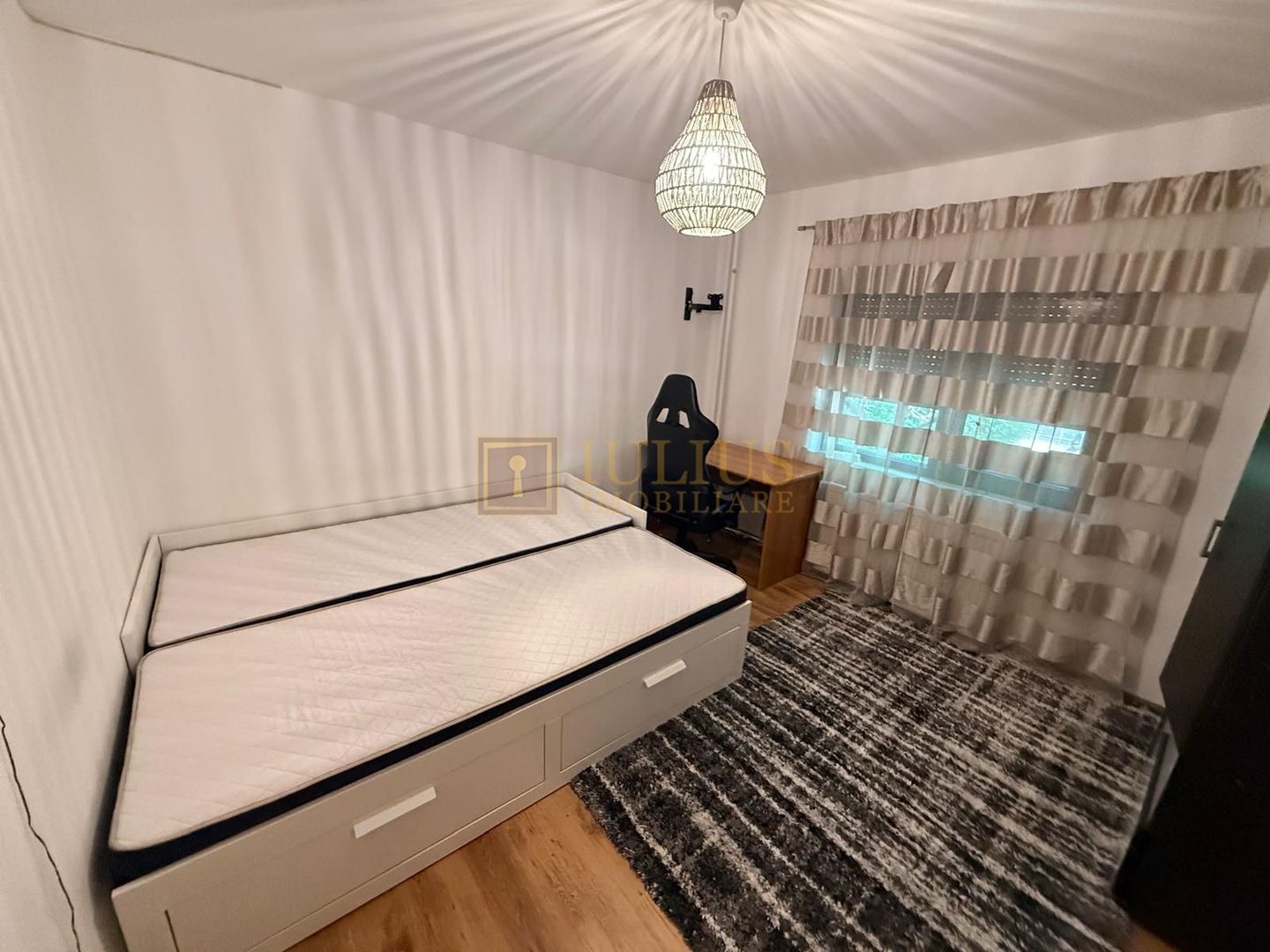 3 camere-2 dormitoare| Simion Barnutiu| 2 bai| parter| zona ideal - Poză 1