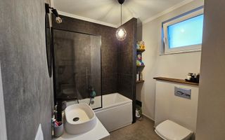 Casă spațioasă cu 4 camere și curte proprie – ideală pentru familie - Poză 11