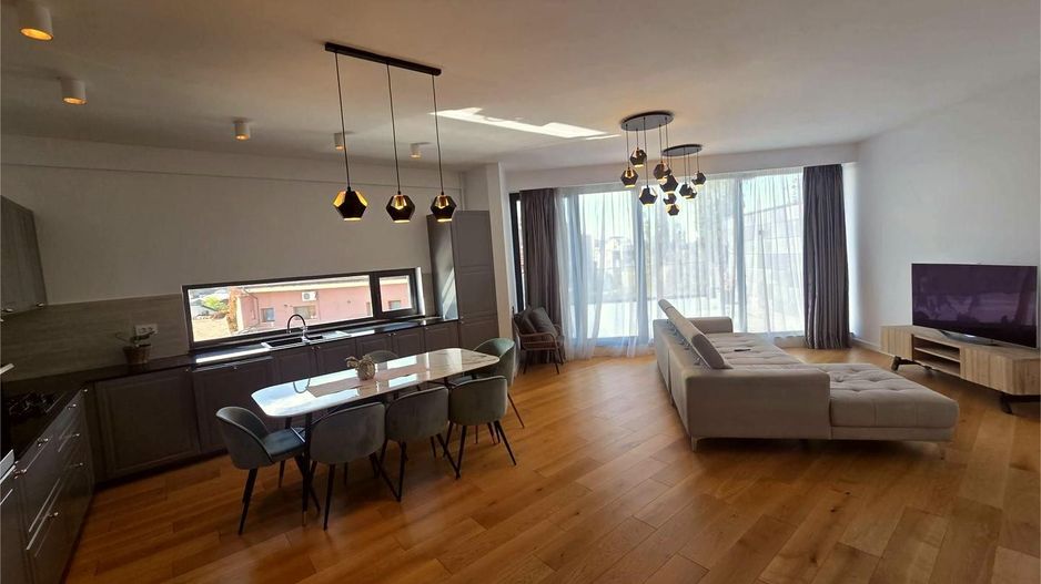 Penthouse 4 camere LUX, vedere parc Cazzavillan, 2 locuri parcare - Poză 1