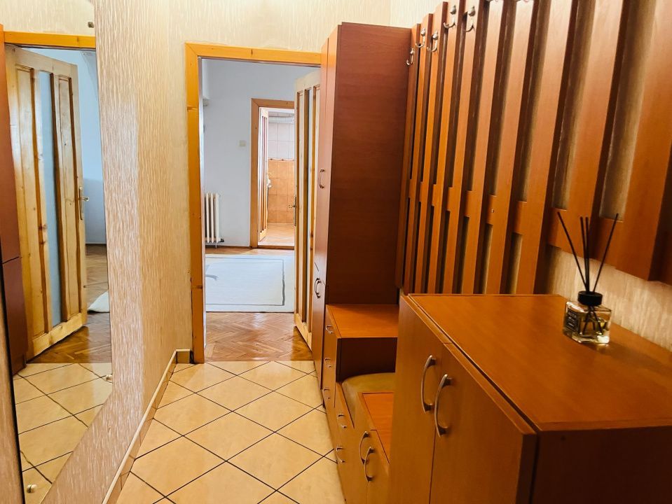 Apartament ultracentral, 3 camere, cu priveliste impresionanta, langa Mercur - Poză 12