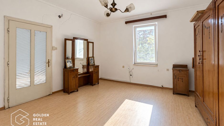 Casa solida cu teren intravilan de 1.555 mp, Sebis, jud. Arad - Poză 1