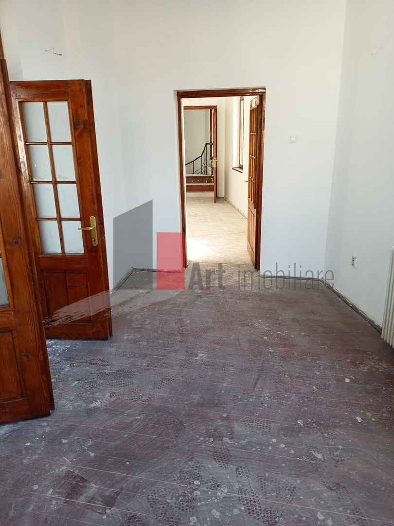 Vila  de inchiriat recent renovata - Poză 39