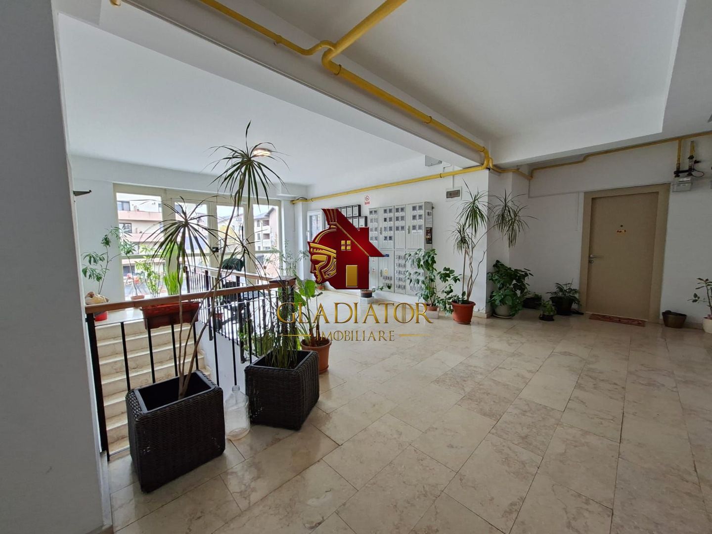 Cartier Visoianu ETAJ 1, bloc 2015, parcare, loc de joaca, statie BUS - Poză 3