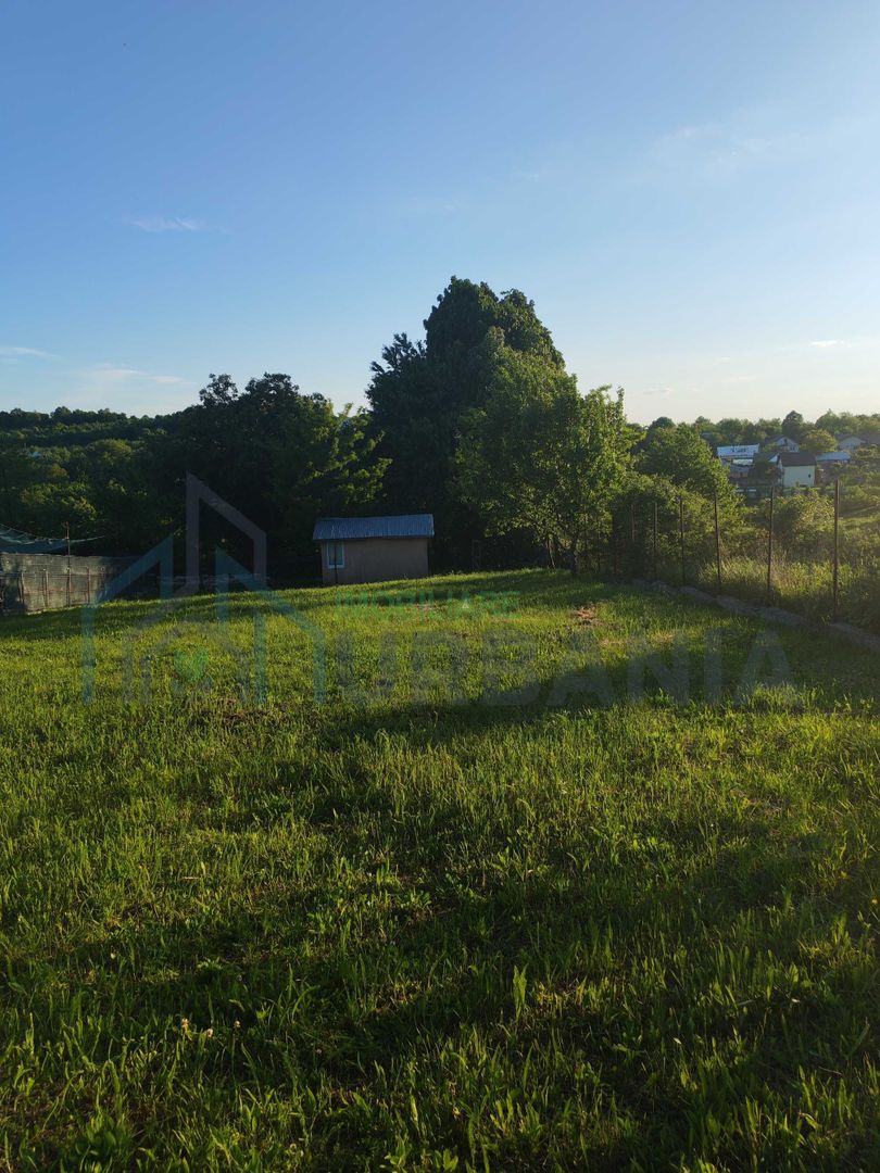 Teren de vânzare în Păun, 900 mp, utilități la limită, anexă inclusă - Poză 2
