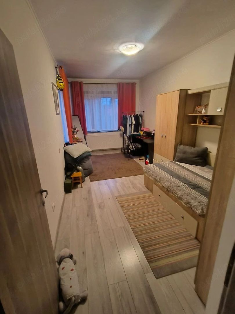 BRASADAS vinde apartament CENTRAL cu 4 camere la etajul 2. - Poză 2