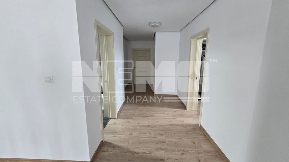 Casă spațioasă la 650000 de euro I Volovăț - Poză 12