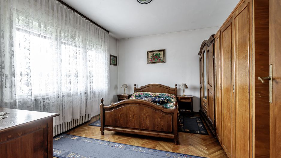 Casă din cărămidă cu 8 camere – zonă liniștită, LIPOVA - Poză 7