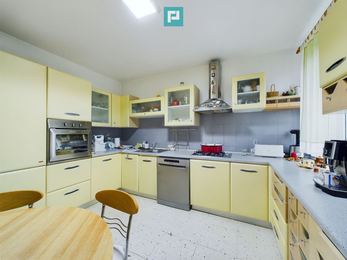 Casă situată Central în Dumbrăvița - Poză 14