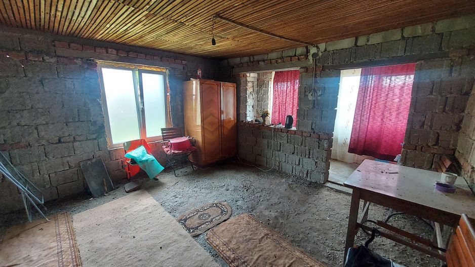 Casa de terminat in Bascov-Valea Ursului, Strada Salcamilor - Poză 4