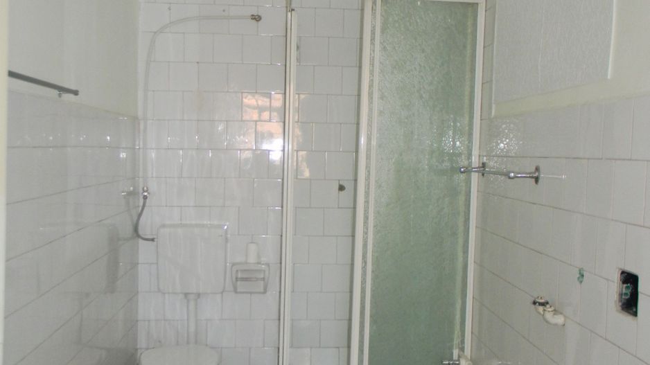 Proprietate cu 2 hale si casa la inchiriat,teren 1350mp - Poză 19