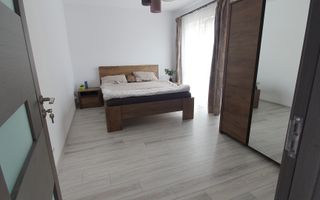 Apartament cu 3 camere, 2 bai, 2 terase, 2 garaje, in cartier Europa - Poză 13